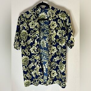 Sideout Floral Blue and White Casual Button Down Shirt Size Large